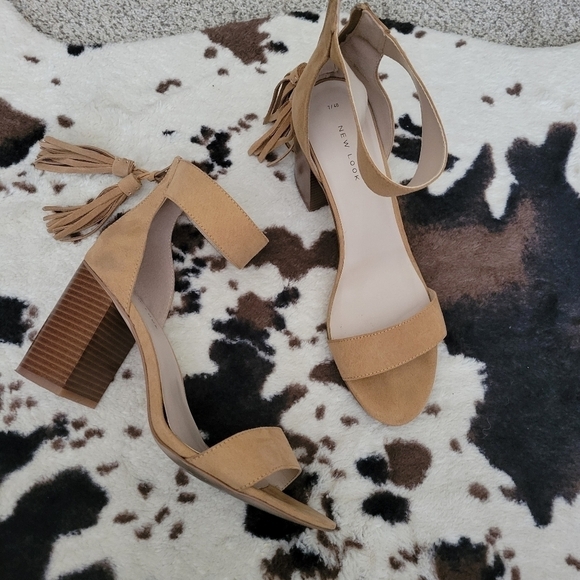 ASOS New Look Suede Tassel Block Heeled Sandals 9 - Picture 8 of 11